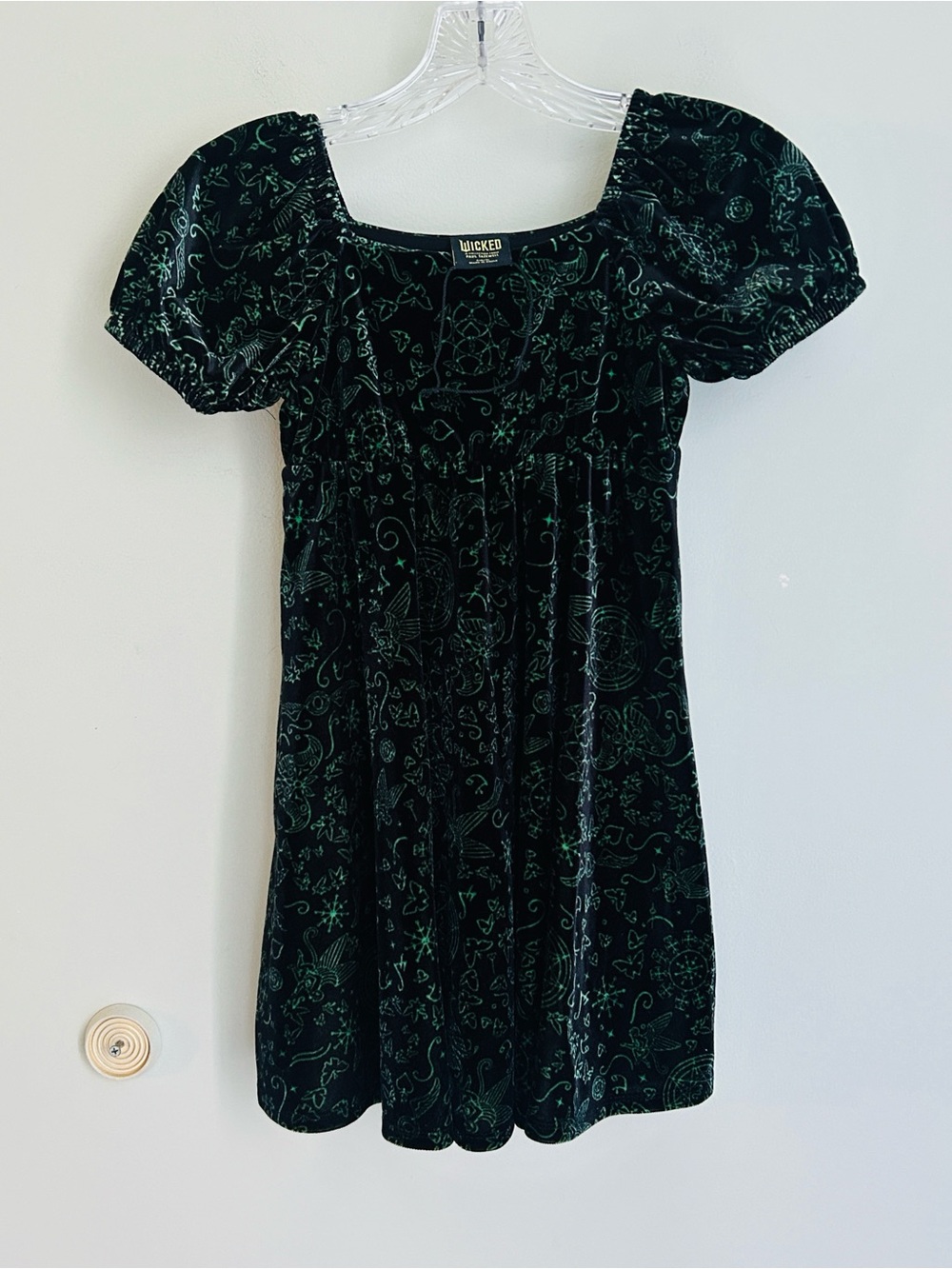 Wicked Girls' Black Velvet Puff-Sleeve Dress with Green Print